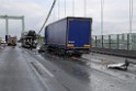 Schwerer LKW VU PKlemm A 4 Rich Olpe auf der Rodenkirchener Bruecke P054